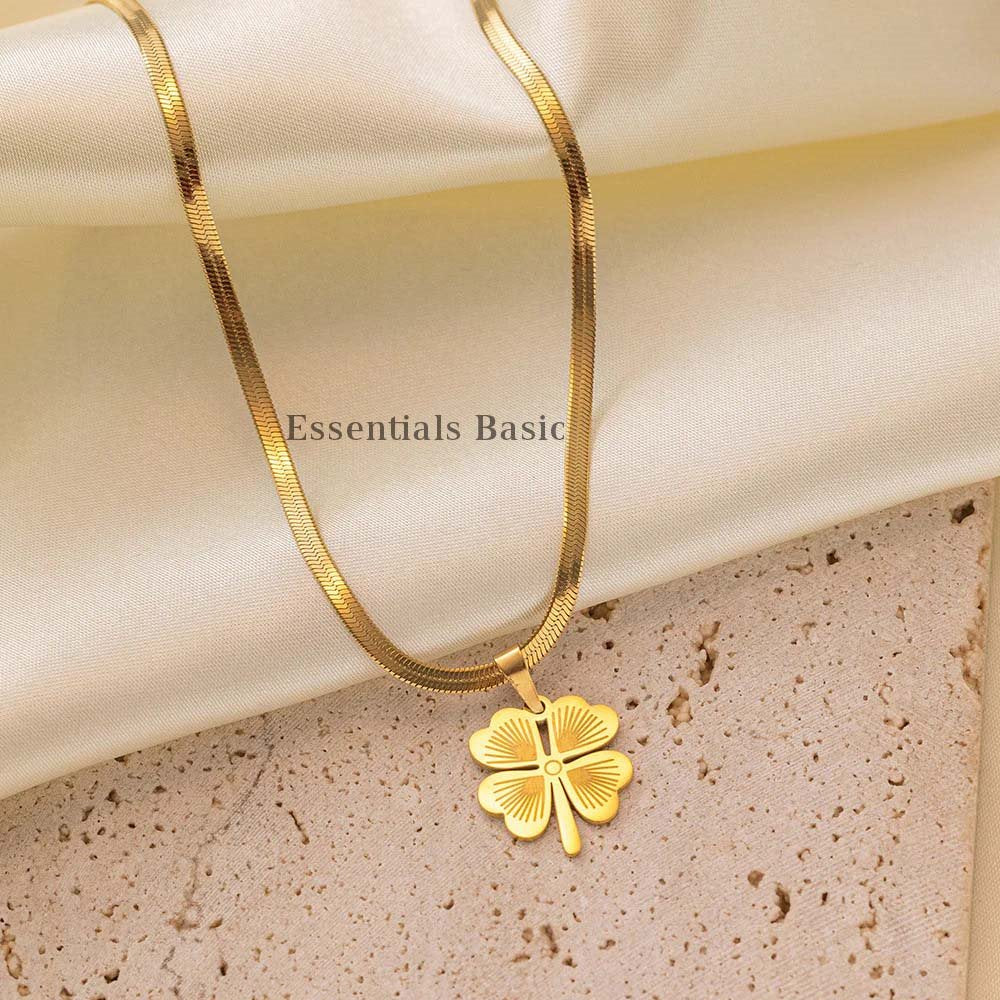 Gold Clovie pendant