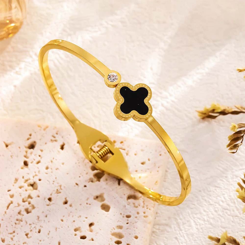 Single Motive Clover Bangle