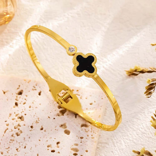 Single Motive Clover Bangle