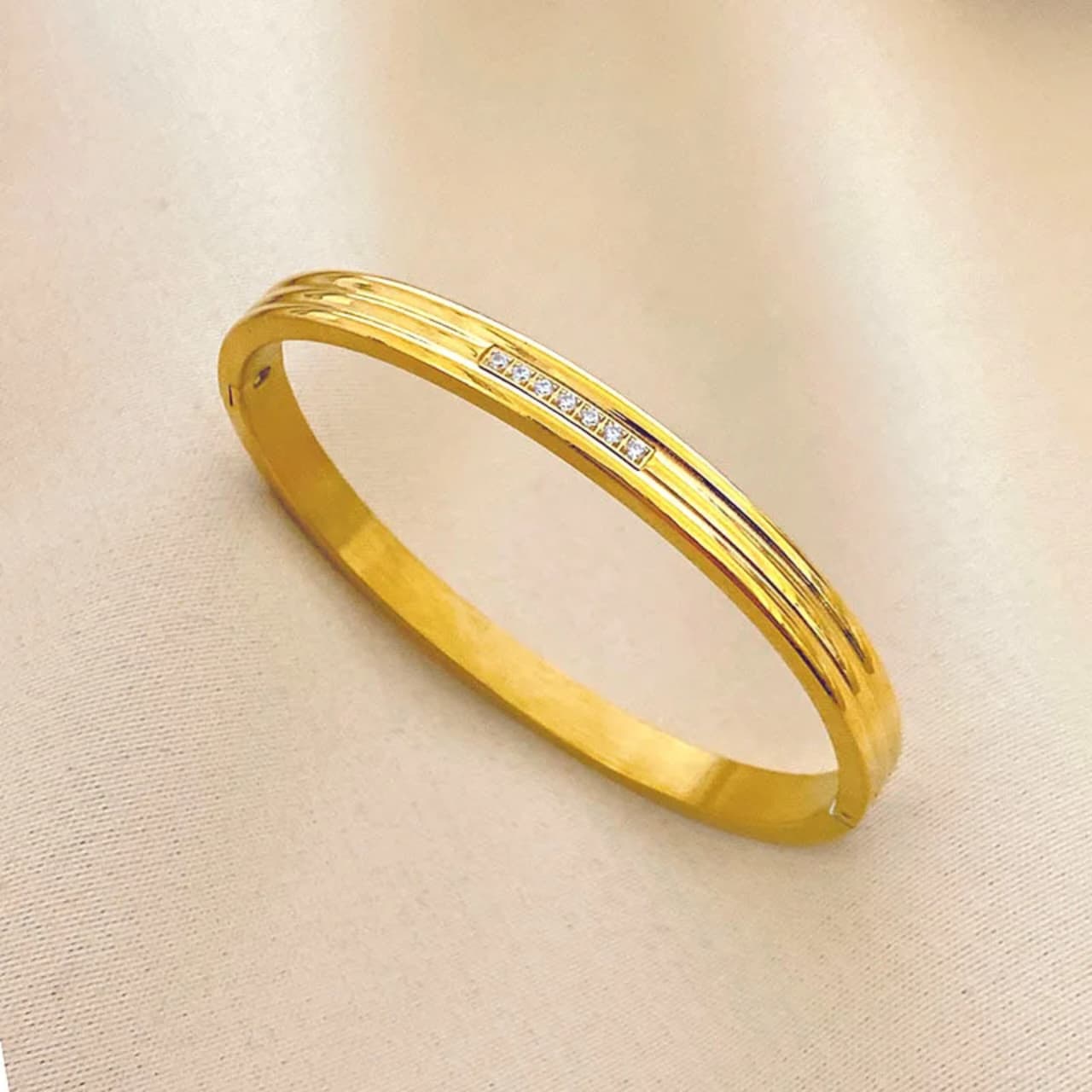Saveen Diamond Bangle