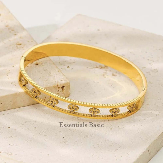 Hollow Clover Bangle